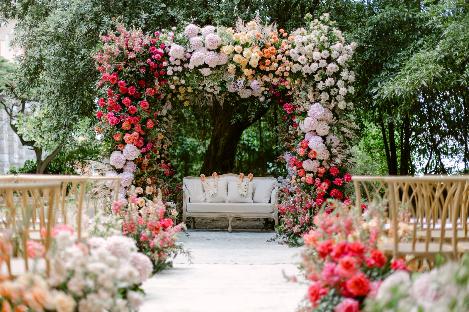 Luxury event floristry by Decorelle_floral wedding decor _Portugal Destination Wedding_1